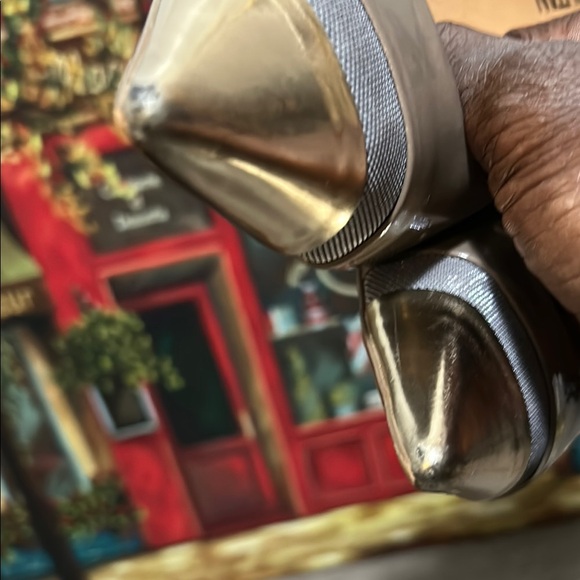 Cosmopolitan Gold and Gray Elegant Heels - Picture 15 of 16